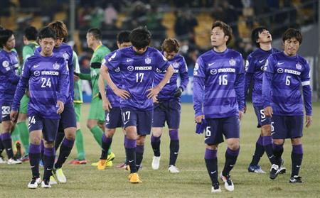 Another photo of Sanfrecce players looking glum. From: http://blog.livedoor.jp/domesoccer/archives/52022547.html